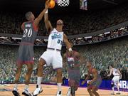 HOCH HINAUS Grafisch pr&auml;sentiert sich NBA Live 2000 in allen Bereichen tadellos. Die Animationen sind die besten aller EA-Sports-Spiele in diesem Jahr.